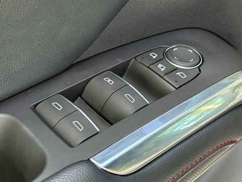 Used 2025 Chevrolet Traverse RS FWD image 22