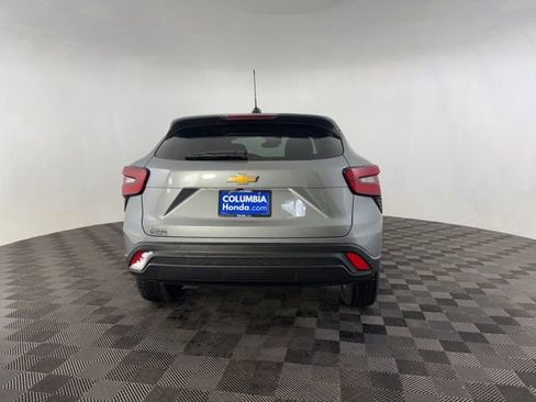 Used 2025 Chevrolet Trax LS image 9
