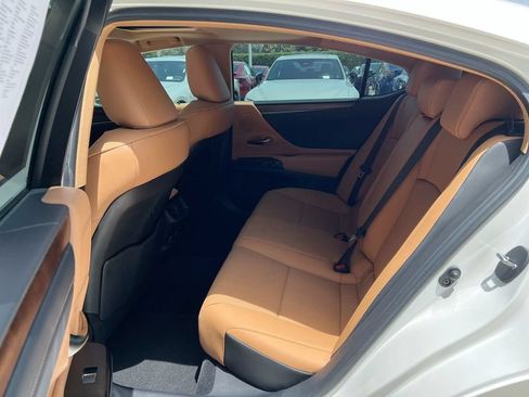 Used 2025 Lexus ES 350 w/ Premium Package FWD image 19