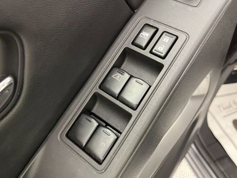 Used 2025 Nissan Frontier SV w/ SV Convenience Package RWD image 31