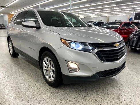 Used 2020 Chevrolet Equinox LT w/ Driver Convenience Package FWD image 4