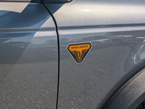 Used 2024 Ford Bronco Badlands image 9