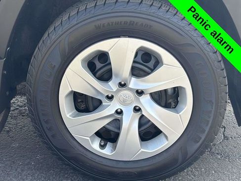 Used 2022 Toyota RAV4 LE AWD/4WD image 28