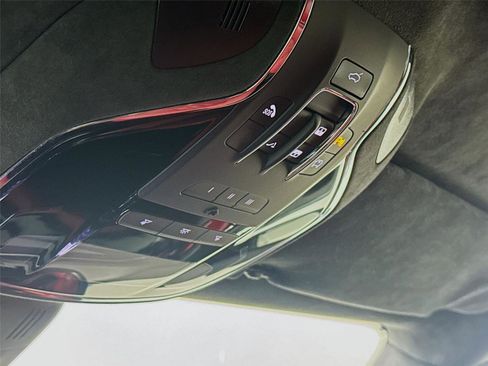 Used 2021 Maserati Quattroporte Trofeo image 11