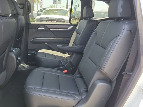 Used 2026 GMC Acadia Elevation w/ Elevation Premium Package FWD image 25