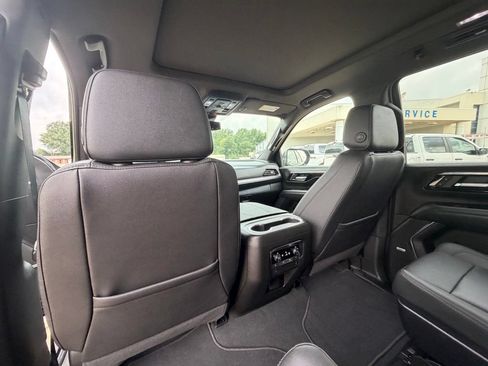 Used 2025 Chevrolet Tahoe Z71 w/ Comfort Package AWD/4WD image 23
