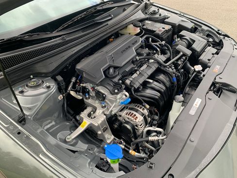 New 2025 Hyundai Elantra Limited image 35