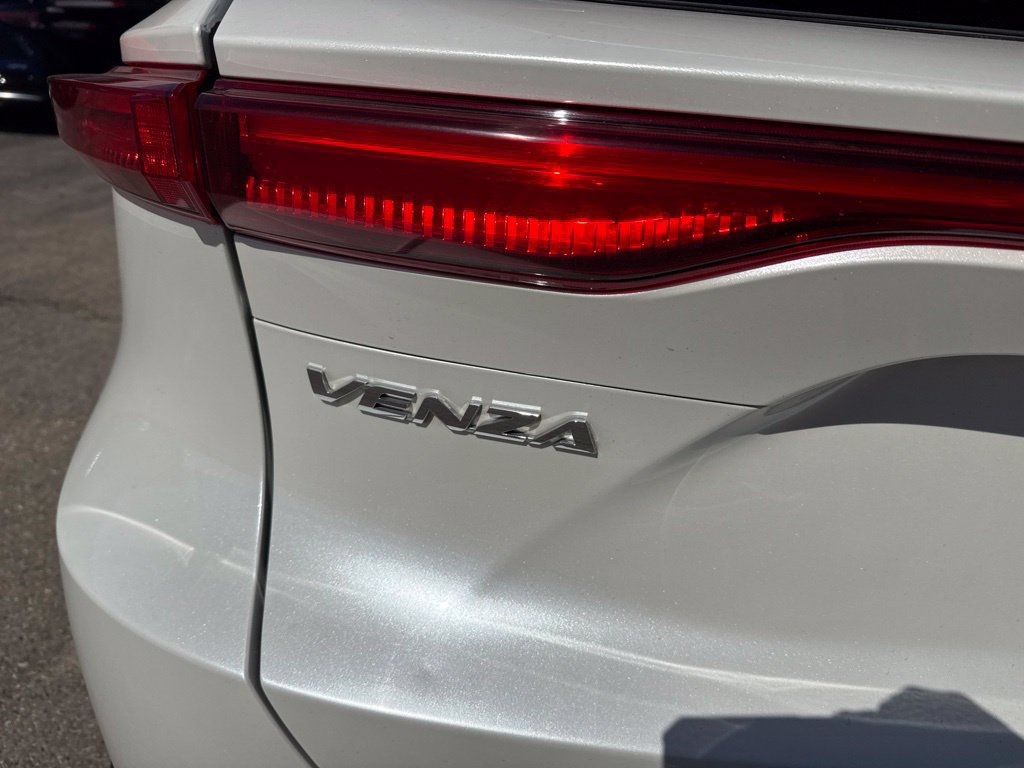 Used 2022 Toyota Venza Limited w/ Advanced Technology Package AWD/4WD image 5