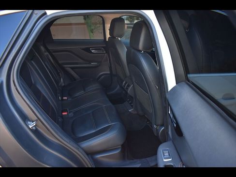 Used 2019 Jaguar F-PACE Prestige AWD/4WD image 25