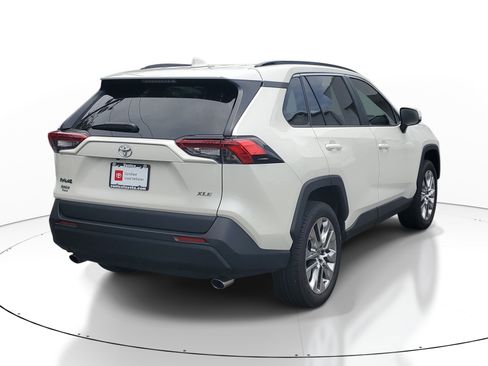 Used 2021 Toyota RAV4 XLE Premium FWD image 6