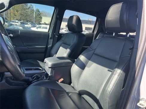 Used 2019 Toyota Tacoma TRD Off-Road image 11