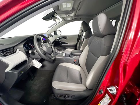 Used 2025 Toyota RAV4 XLE w/ Convenience Package FWD image 14