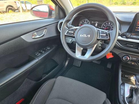 Used 2022 Kia Forte LXS FWD image 9