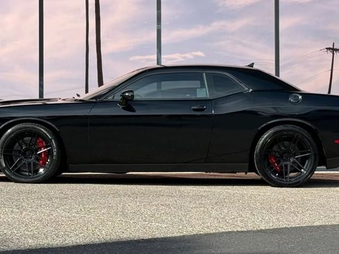 Used 2015 Dodge Challenger SRT Hellcat RWD image 5