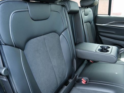 New 2026 Jeep Grand Cherokee Altitude AWD/4WD image 28