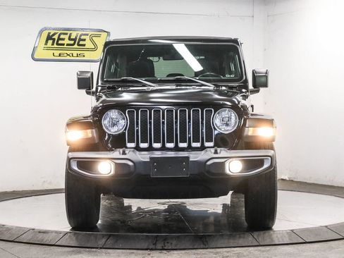 Used 2019 Jeep Wrangler Unlimited Sahara AWD/4WD image 6