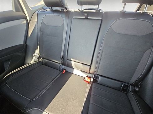 Used 2022 Volkswagen Taos SE w/ Panoramic Sunroof Package image 13