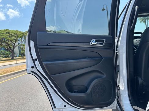 Used 2021 Jeep Grand Cherokee Laredo X RWD image 16