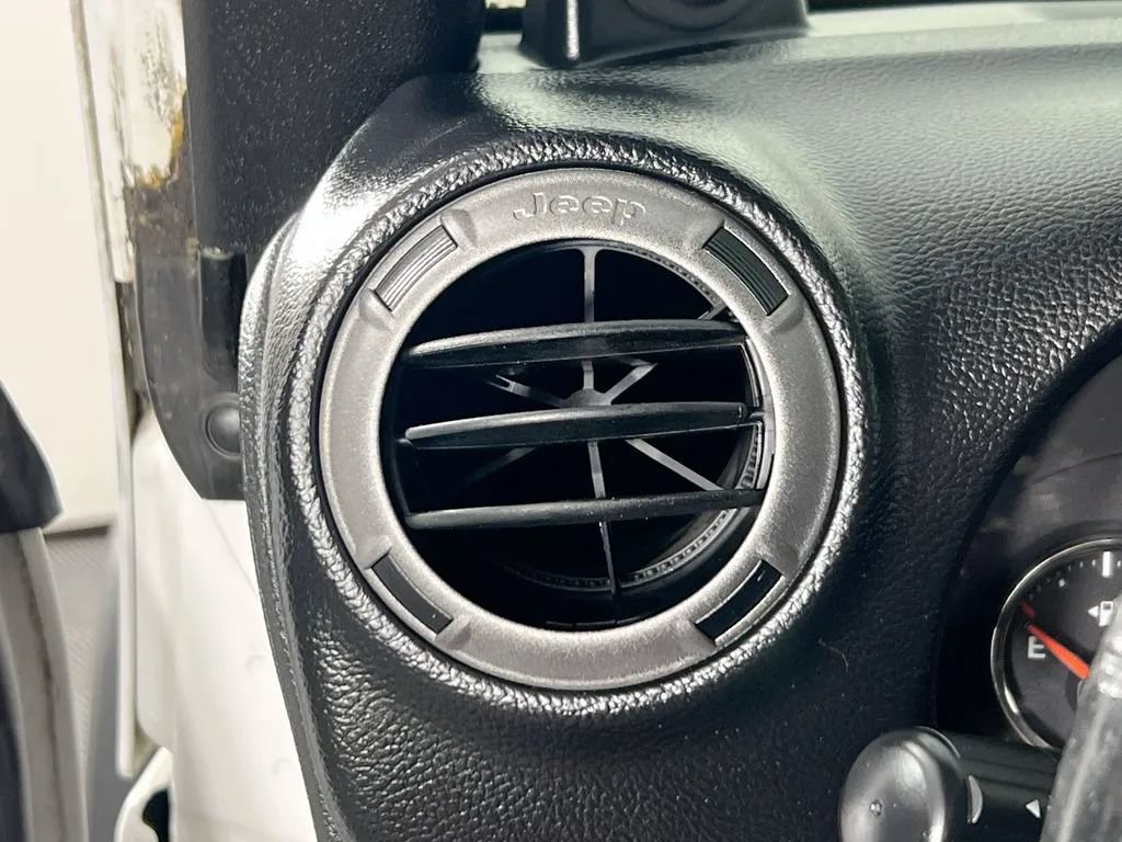 Used 2013 Jeep Wrangler Unlimited Sport AWD/4WD image 11