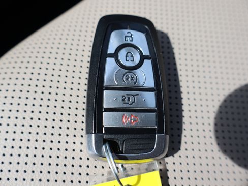 Used 2022 Ford Escape SEL image 30