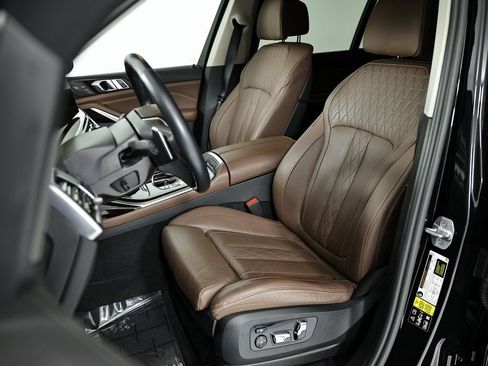 Used 2023 BMW X7 xDrive40i w/ Executive Package image 23