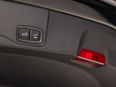 Used 2025 Porsche Taycan 4 Cross Turismo image 30