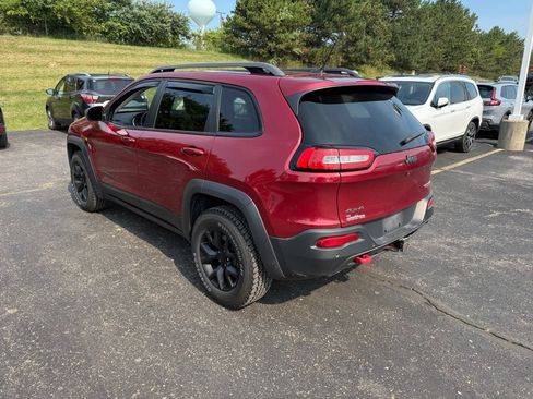 Used 2015 Jeep Cherokee Trailhawk w/ Comfort/Convenience Group AWD/4WD image 2