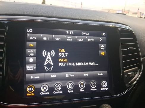 Used 2021 Jeep Grand Cherokee Laredo X AWD/4WD image 24