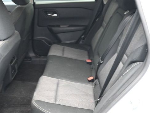 Used 2025 Nissan Rogue SV image 6