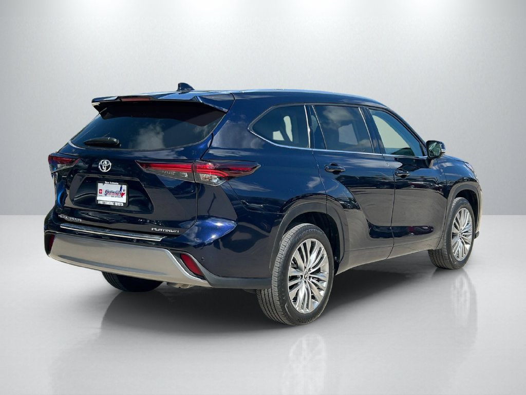 Used 2024 Toyota Highlander Platinum FWD image 5