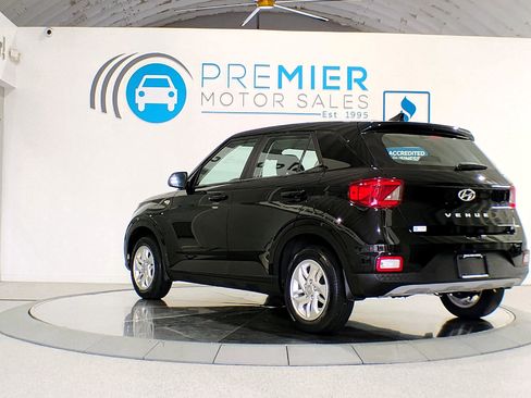 Used 2021 Hyundai Venue SE image 4