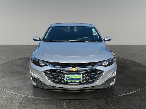 Used 2019 Chevrolet Malibu LT FWD image 2