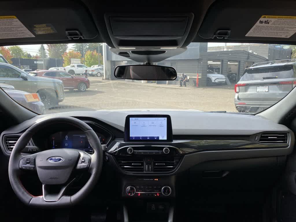 Used 2025 Ford Escape ST-Line Select AWD/4WD image 12