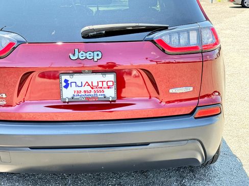 Used 2019 Jeep Cherokee Latitude Plus w/ Comfort/Convenience Group image 86