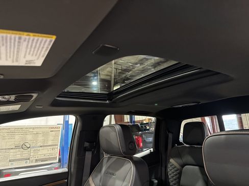 New 2026 GMC Canyon Denali image 32