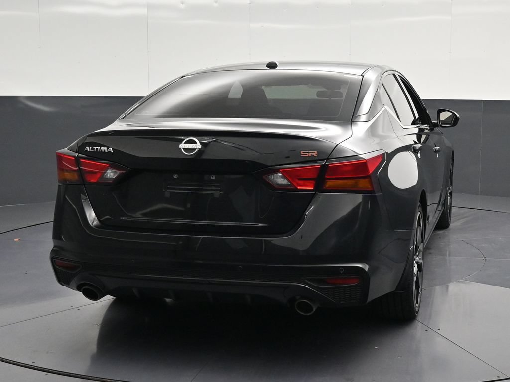 Used 2024 Nissan Altima 2.5 SR FWD image 2