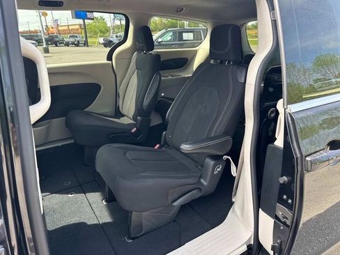Used 2023 Chrysler Voyager LX FWD image 15