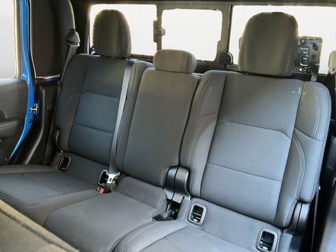 Used 2022 Jeep Gladiator Overland image 10