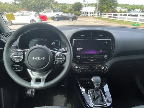 Used 2025 Kia Soul S FWD image 12