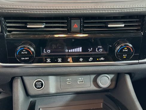 Used 2021 Nissan Rogue SV FWD image 24