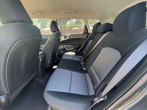 Used 2025 Kia Soul LX w/ LX Technology Package FWD image 22