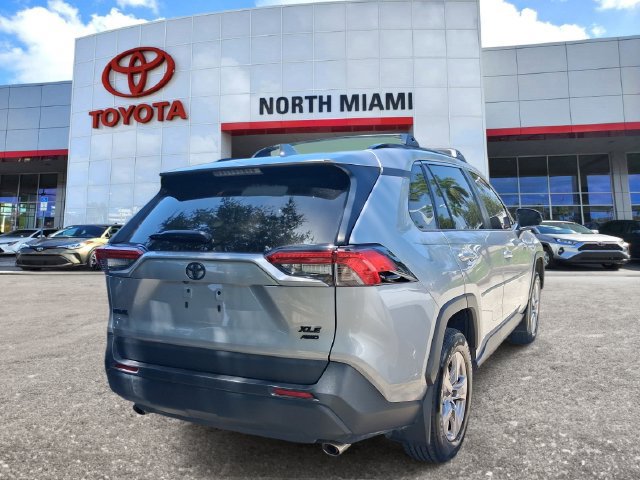 Used 2022 Toyota RAV4 XLE AWD/4WD image 4