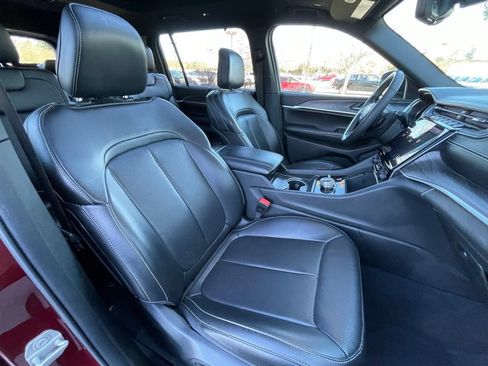Used 2024 Jeep Grand Cherokee L Limited w/ Luxury Tech Group II AWD/4WD image 32