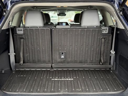 Used 2022 Toyota Highlander XLE image 6