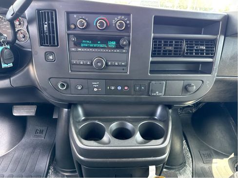 Used 2025 Chevrolet Express 3500 LT w/ LT Preferred Equipment Group RWD image 18