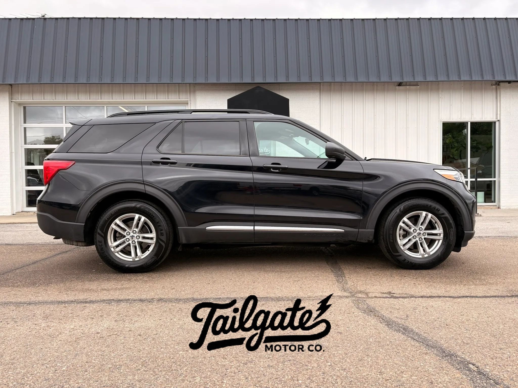 Used 2020 Ford Explorer XLT w/ Comfort Package AWD/4WD image 1
