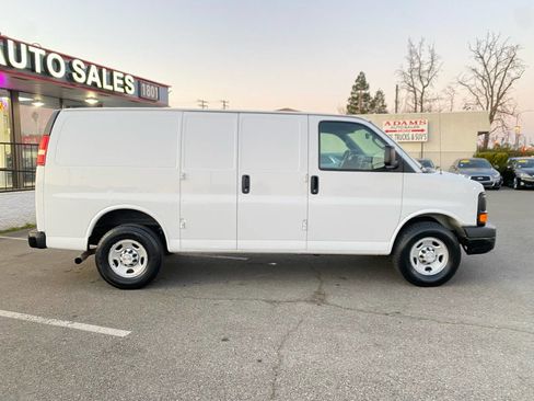 Used 2016 Chevrolet Express 2500 image 2
