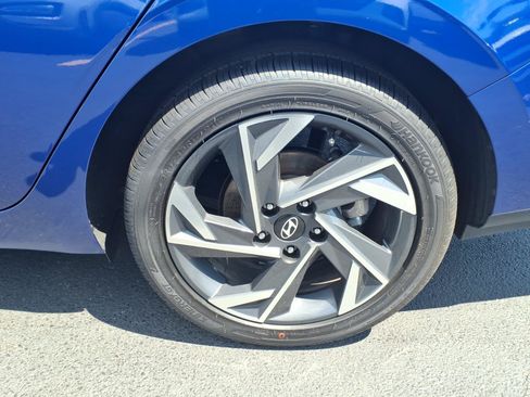 Certified 2025 Hyundai Elantra Sport FWD image 10