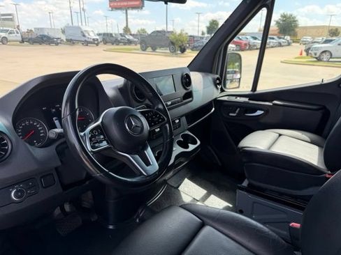 Used 2022 Mercedes-Benz Sprinter 2500 image 11