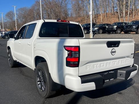 Certified 2025 Nissan Frontier SV image 3